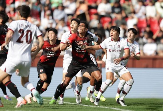 Nhận định soi kèo Pohang Steelers vs Suwon lúc 17h30 ngày 22/7/2025
